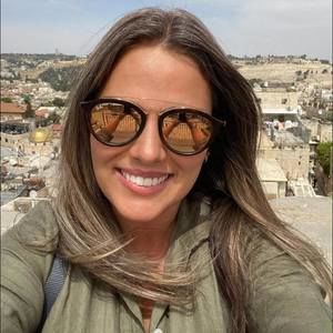 Meet your Posher, Débora